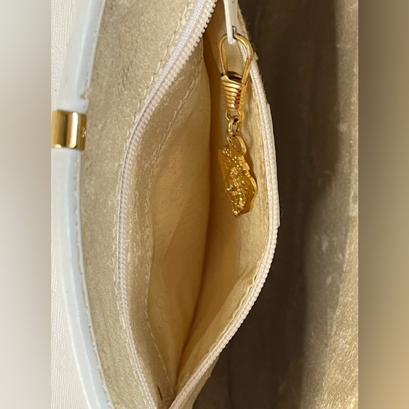 Gucci GG Supreme Vintage White Leather Canvas Crossbody Bag - Picture 12 of 15